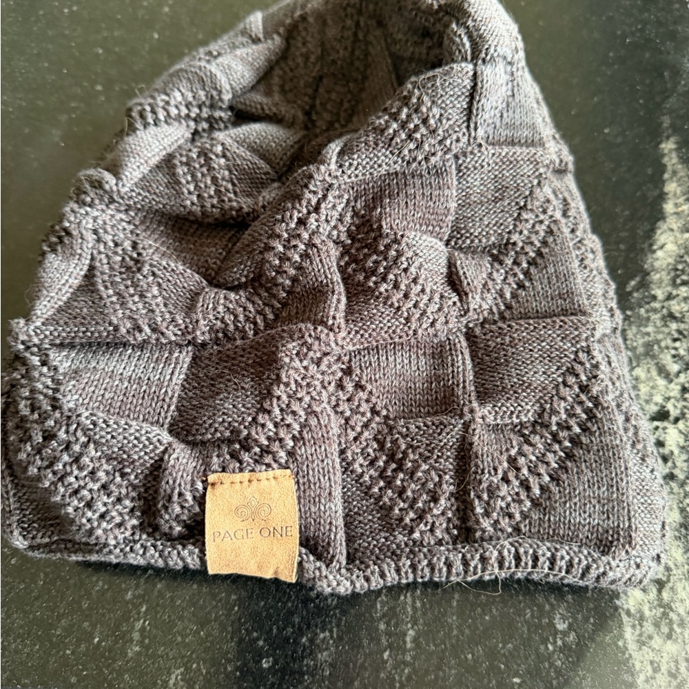 Gray Knit Women's Hat